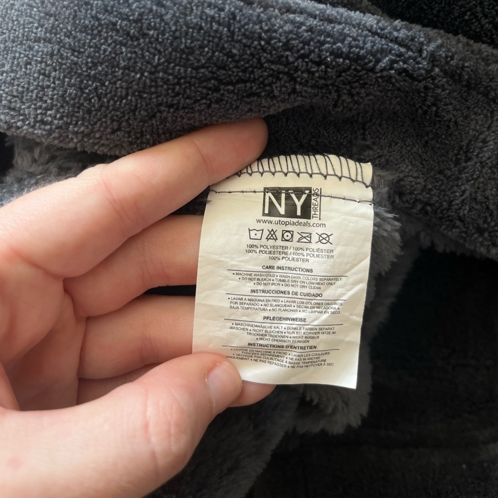 NWOT NY Threads Plush Robe - Picture 11 of 11